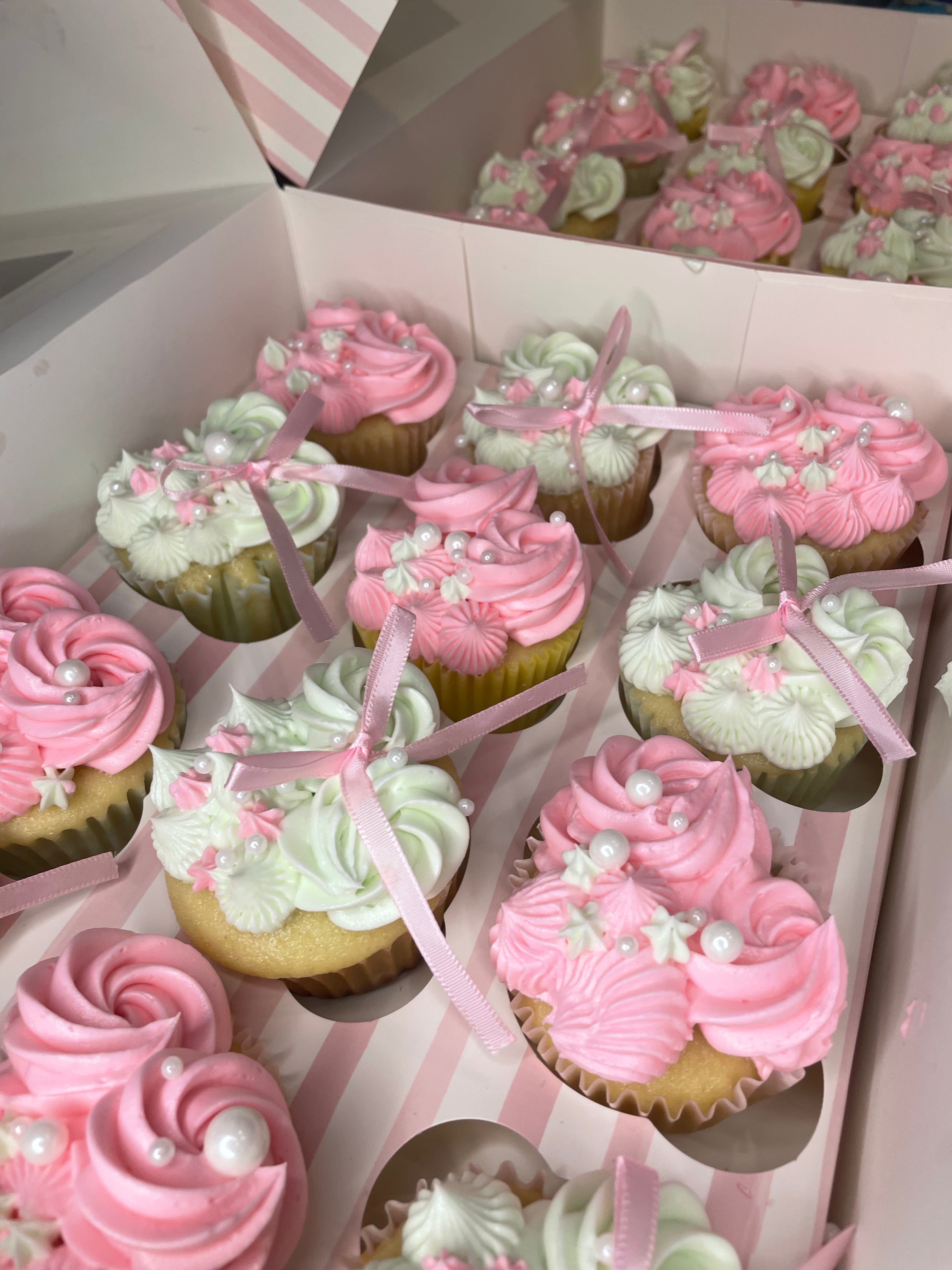 Dream Box (12 Cupcakes)